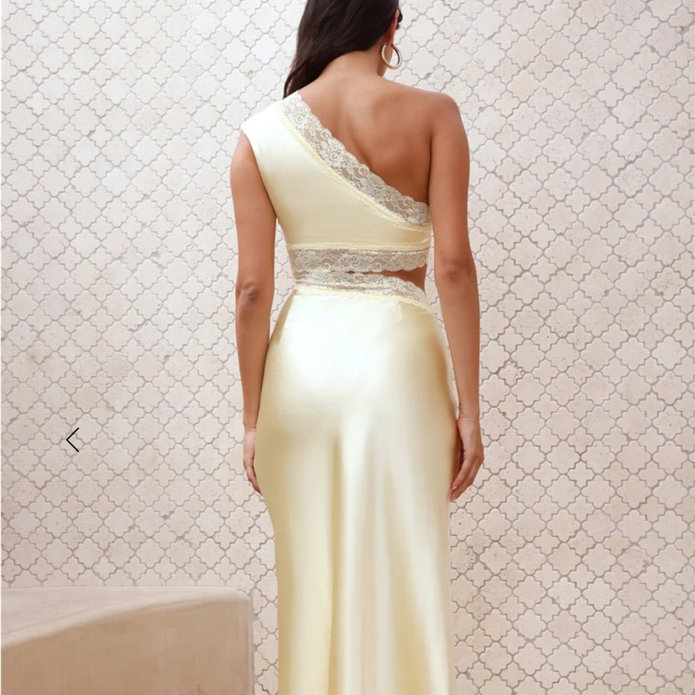 Elegant Yellow One-Shoulder Dress - Picture 3 of 5